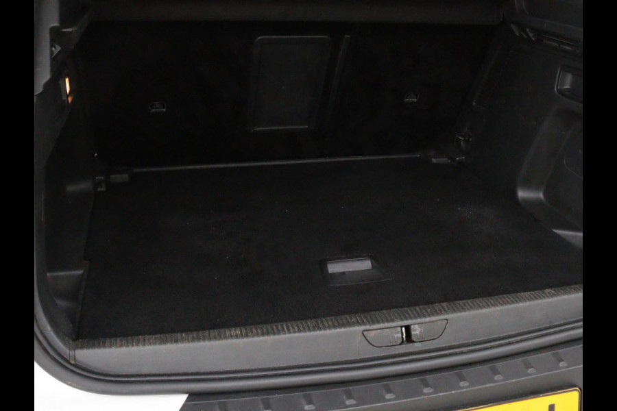 Opel Grandland X 1.2 Turbo Business Executive | Panoramadak | Stoelventilatie | Leder | Trekhaak | Adaptive cruise | Full LED | Carplay | Keyless