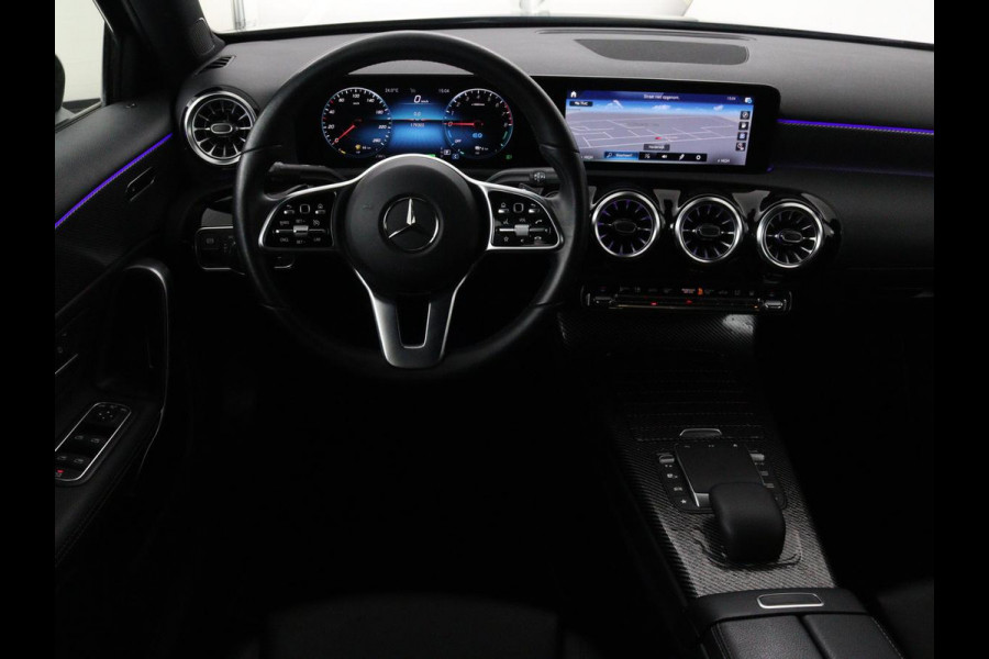 Mercedes-Benz A-Klasse 250e Business Solution Luxury | Leder | Stoelverwarming | Trekhaak | Camera | Navigatie | Full LED | Park Assist | Climate control | Widescreen