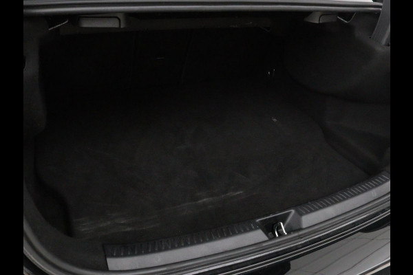 Mercedes-Benz A-Klasse 250e Business Solution Luxury | Leder | Stoelverwarming | Trekhaak | Camera | Navigatie | Full LED | Park Assist | Climate control | Widescreen