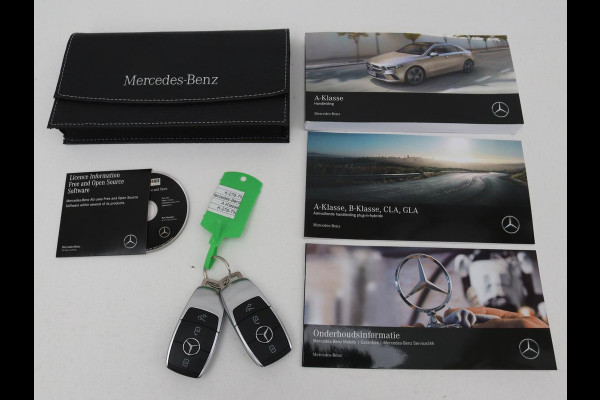 Mercedes-Benz A-Klasse 250e Business Solution Luxury | Leder | Stoelverwarming | Trekhaak | Camera | Navigatie | Full LED | Park Assist | Climate control | Widescreen