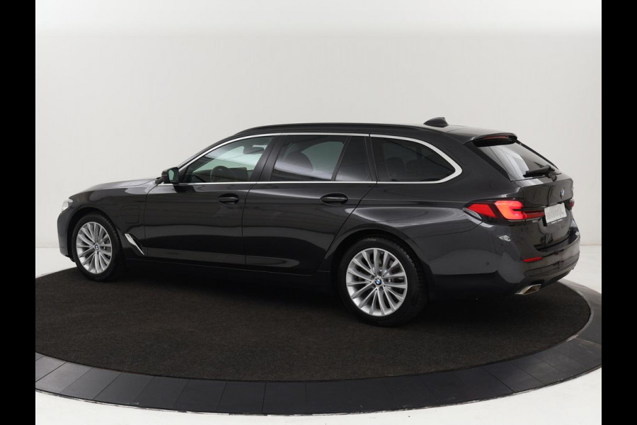 BMW 5 Serie 530e High Executive | Leder | Stoel & stuurverwarming | Adaptive cruise | Carplay | Sfeerverlichting | Camera | Live Cockpit | Navigatie | Full LED