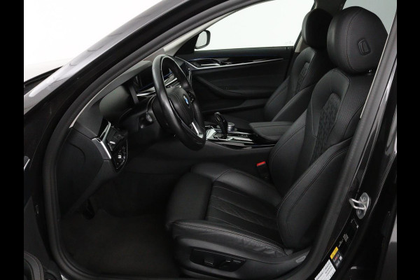 BMW 5 Serie 530e High Executive | Leder | Stoel & stuurverwarming | Adaptive cruise | Carplay | Sfeerverlichting | Camera | Live Cockpit | Navigatie | Full LED