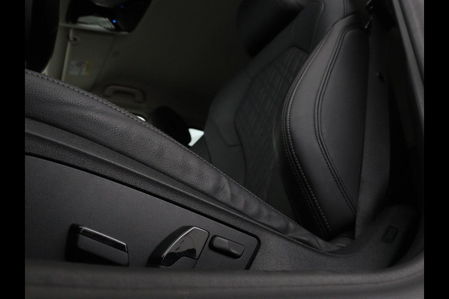 BMW 5 Serie 530e High Executive | Leder | Stoel & stuurverwarming | Adaptive cruise | Carplay | Sfeerverlichting | Camera | Live Cockpit | Navigatie | Full LED