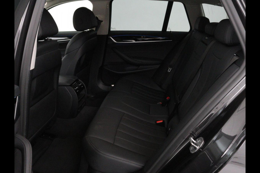 BMW 5 Serie 530e High Executive | Leder | Stoel & stuurverwarming | Adaptive cruise | Carplay | Sfeerverlichting | Camera | Live Cockpit | Navigatie | Full LED
