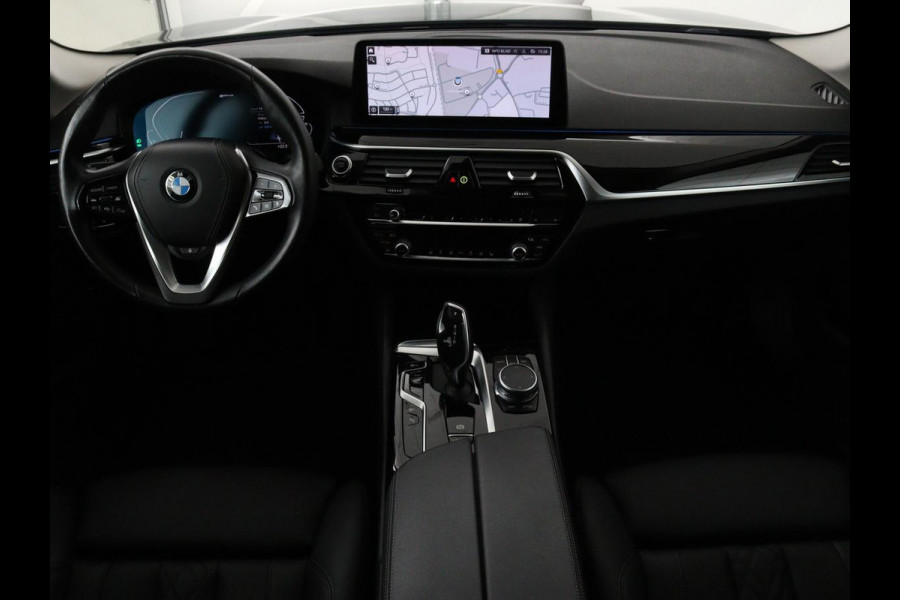 BMW 5 Serie 530e High Executive | Leder | Stoel & stuurverwarming | Adaptive cruise | Carplay | Sfeerverlichting | Camera | Live Cockpit | Navigatie | Full LED