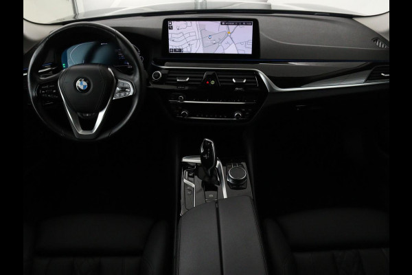 BMW 5 Serie 530e High Executive | Leder | Stoel & stuurverwarming | Adaptive cruise | Carplay | Sfeerverlichting | Camera | Live Cockpit | Navigatie | Full LED
