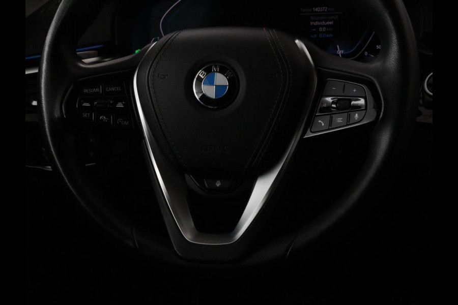 BMW 5 Serie 530e High Executive | Leder | Stoel & stuurverwarming | Adaptive cruise | Carplay | Sfeerverlichting | Camera | Live Cockpit | Navigatie | Full LED