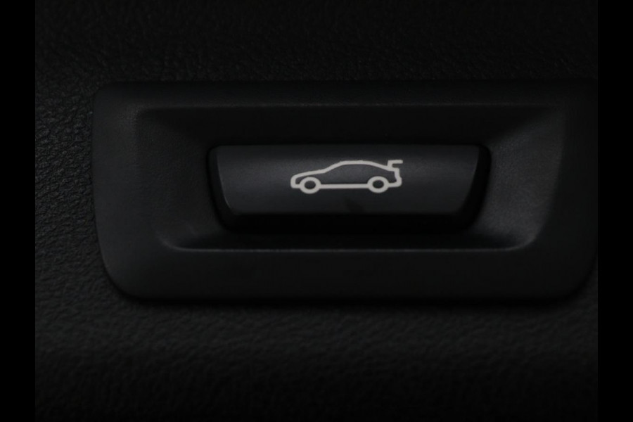 BMW 5 Serie 530e High Executive | Leder | Stoel & stuurverwarming | Adaptive cruise | Carplay | Sfeerverlichting | Camera | Live Cockpit | Navigatie | Full LED
