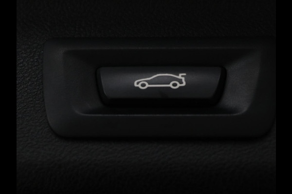 BMW 5 Serie 530e High Executive | Leder | Stoel & stuurverwarming | Adaptive cruise | Carplay | Sfeerverlichting | Camera | Live Cockpit | Navigatie | Full LED