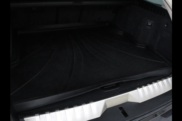 BMW 5 Serie 530e High Executive | Leder | Stoel & stuurverwarming | Adaptive cruise | Carplay | Sfeerverlichting | Camera | Live Cockpit | Navigatie | Full LED