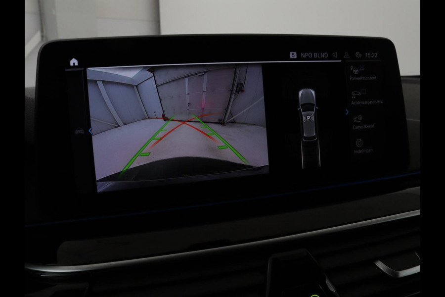 BMW 5 Serie 530e High Executive | Leder | Stoel & stuurverwarming | Adaptive cruise | Carplay | Sfeerverlichting | Camera | Live Cockpit | Navigatie | Full LED