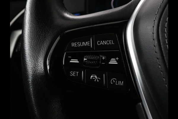 BMW 5 Serie 530e High Executive | Leder | Stoel & stuurverwarming | Adaptive cruise | Carplay | Sfeerverlichting | Camera | Live Cockpit | Navigatie | Full LED