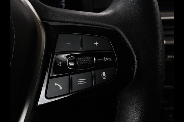 BMW 5 Serie 530e High Executive | Leder | Stoel & stuurverwarming | Adaptive cruise | Carplay | Sfeerverlichting | Camera | Live Cockpit | Navigatie | Full LED
