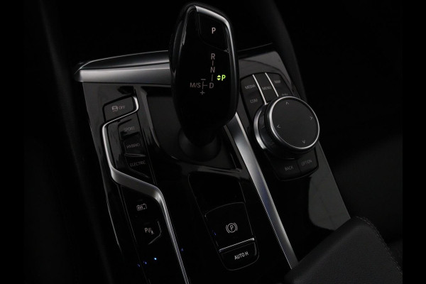 BMW 5 Serie 530e High Executive | Leder | Stoel & stuurverwarming | Adaptive cruise | Carplay | Sfeerverlichting | Camera | Live Cockpit | Navigatie | Full LED