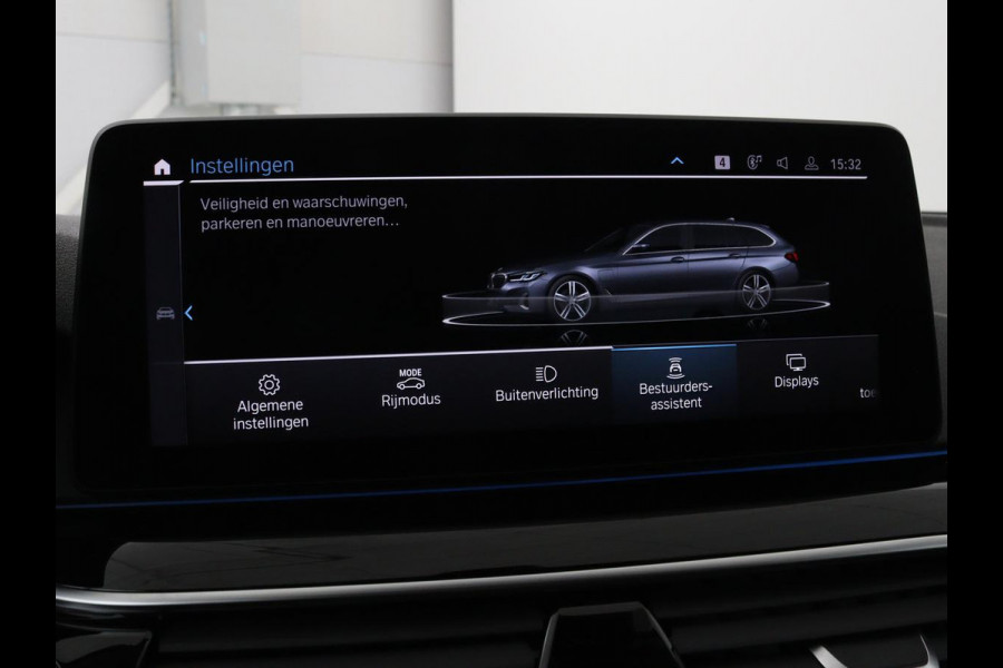 BMW 5 Serie 530e High Executive | Leder | Stoel & stuurverwarming | Adaptive cruise | Carplay | Sfeerverlichting | Camera | Live Cockpit | Navigatie | Full LED