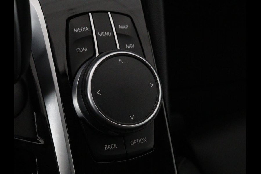 BMW 5 Serie 530e High Executive | Leder | Stoel & stuurverwarming | Adaptive cruise | Carplay | Sfeerverlichting | Camera | Live Cockpit | Navigatie | Full LED