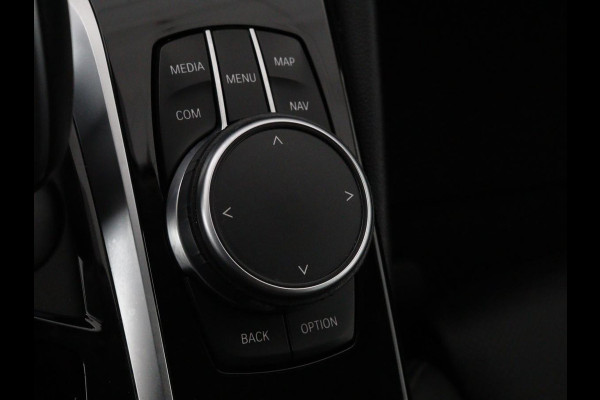 BMW 5 Serie 530e High Executive | Leder | Stoel & stuurverwarming | Adaptive cruise | Carplay | Sfeerverlichting | Camera | Live Cockpit | Navigatie | Full LED