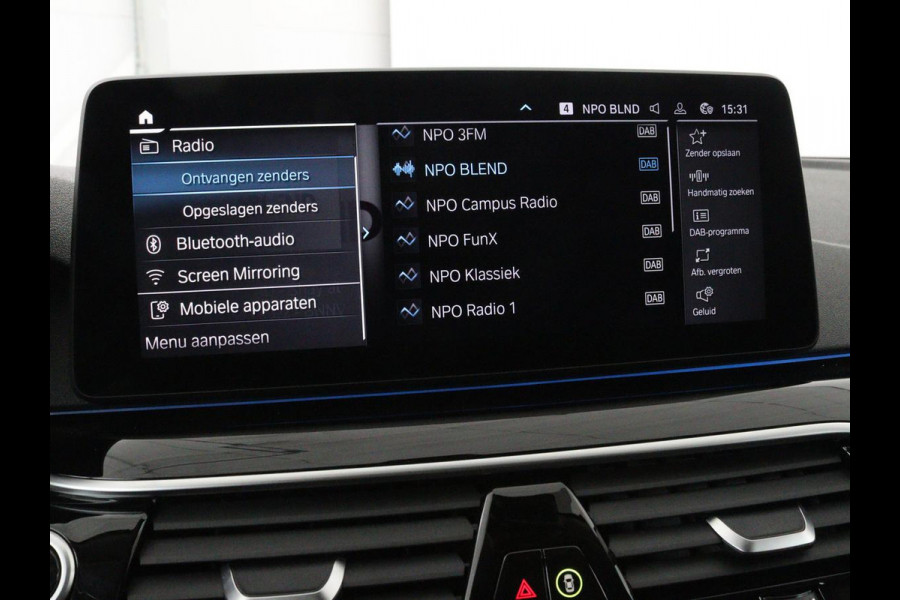BMW 5 Serie 530e High Executive | Leder | Stoel & stuurverwarming | Adaptive cruise | Carplay | Sfeerverlichting | Camera | Live Cockpit | Navigatie | Full LED