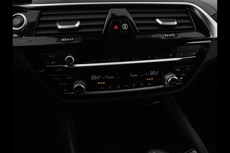 BMW 5 Serie 530e High Executive | Leder | Stoel & stuurverwarming | Adaptive cruise | Carplay | Sfeerverlichting | Camera | Live Cockpit | Navigatie | Full LED