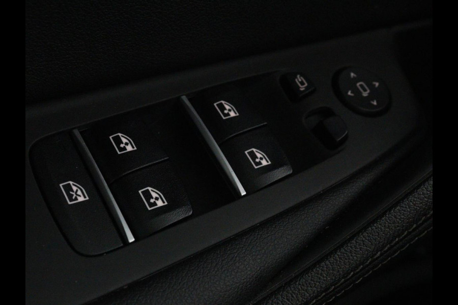 BMW 5 Serie 530e High Executive | Leder | Stoel & stuurverwarming | Adaptive cruise | Carplay | Sfeerverlichting | Camera | Live Cockpit | Navigatie | Full LED