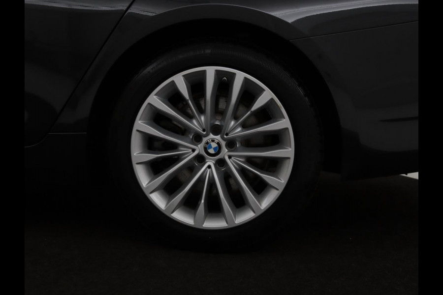 BMW 5 Serie 530e High Executive | Leder | Stoel & stuurverwarming | Adaptive cruise | Carplay | Sfeerverlichting | Camera | Live Cockpit | Navigatie | Full LED