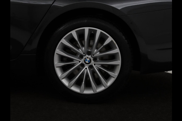 BMW 5 Serie 530e High Executive | Leder | Stoel & stuurverwarming | Adaptive cruise | Carplay | Sfeerverlichting | Camera | Live Cockpit | Navigatie | Full LED