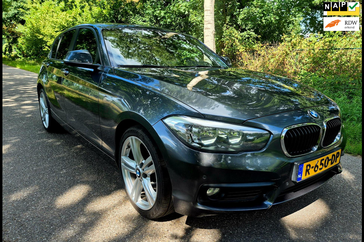 BMW 1-serie 116i Sport Shadow Edition navigatie sportstoelen