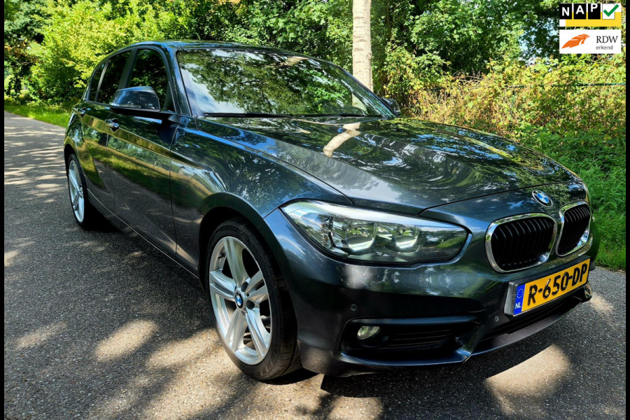 BMW 1-serie 116i Sport Shadow Edition navigatie sportstoelen