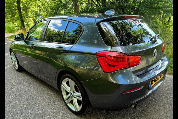 BMW 1-serie 116i Sport Shadow Edition navigatie sportstoelen