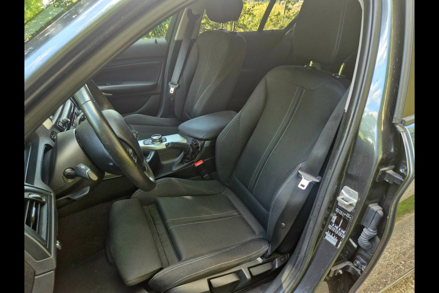 BMW 1-serie 116i Sport Shadow Edition navigatie sportstoelen