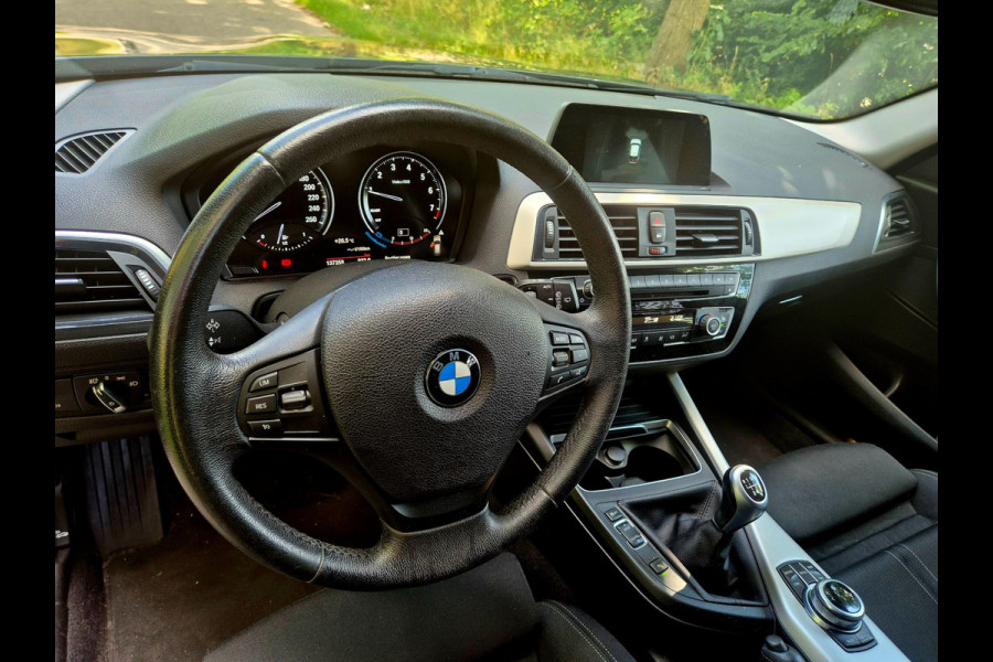 BMW 1-serie 116i Sport Shadow Edition navigatie sportstoelen