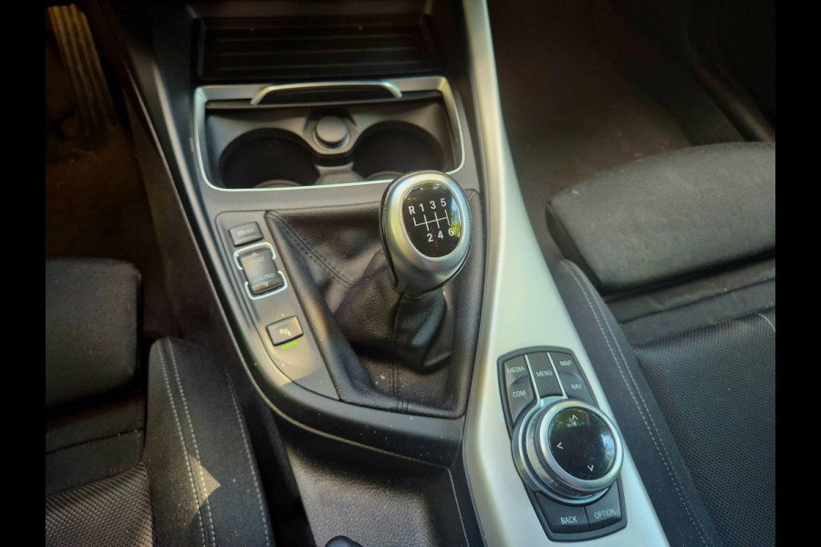 BMW 1-serie 116i Sport Shadow Edition navigatie sportstoelen