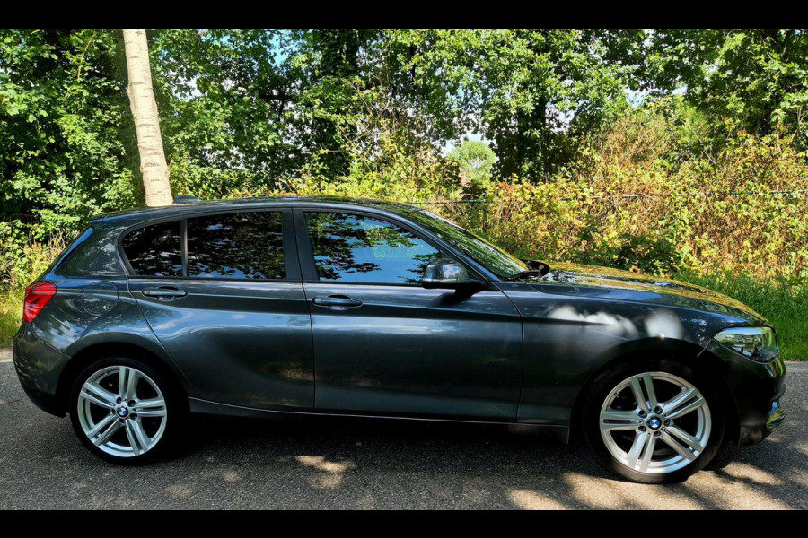 BMW 1-serie 116i Sport Shadow Edition navigatie sportstoelen