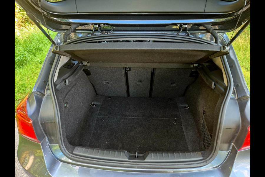 BMW 1-serie 116i Sport Shadow Edition navigatie sportstoelen