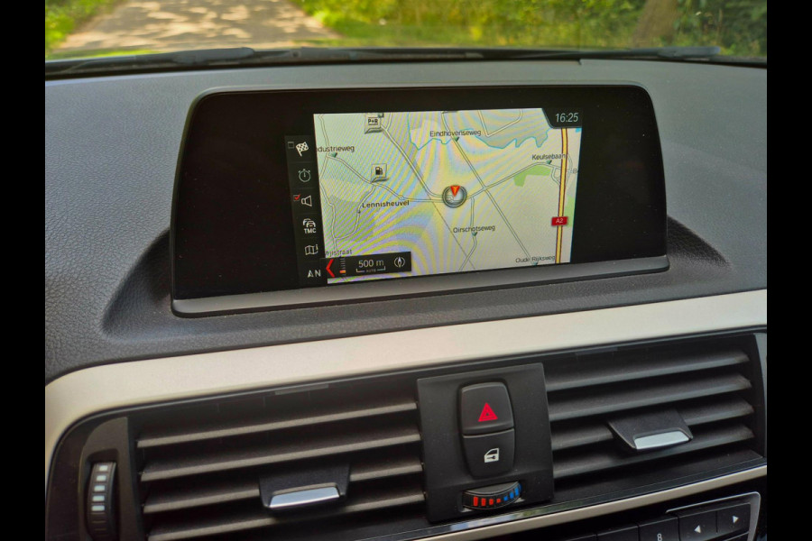 BMW 1-serie 116i Sport Shadow Edition navigatie sportstoelen