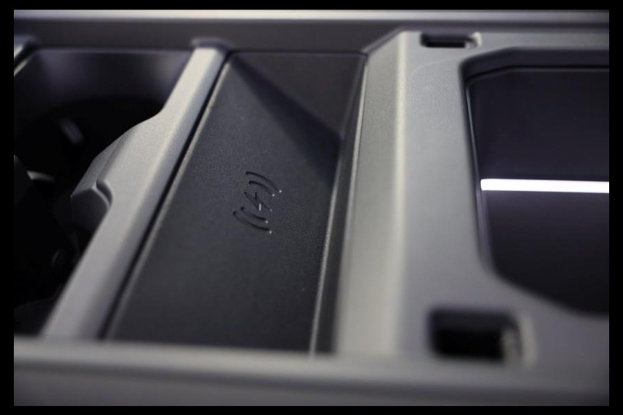 Land Rover Defender 110 2.0 P300e 110 X-Dynamic SE / Head Up / Memory / Elek Stoelen / Acc / Lane Assist / 360 Camera / Open Pano