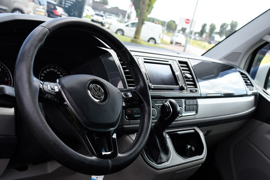 Volkswagen Transporter 2.0 TDI L2H1 DC Highline Adaptieve Cruise, Camera, Carplay, NAVI, Automaat, Trekhaak, LED, 150pk, Uniek!