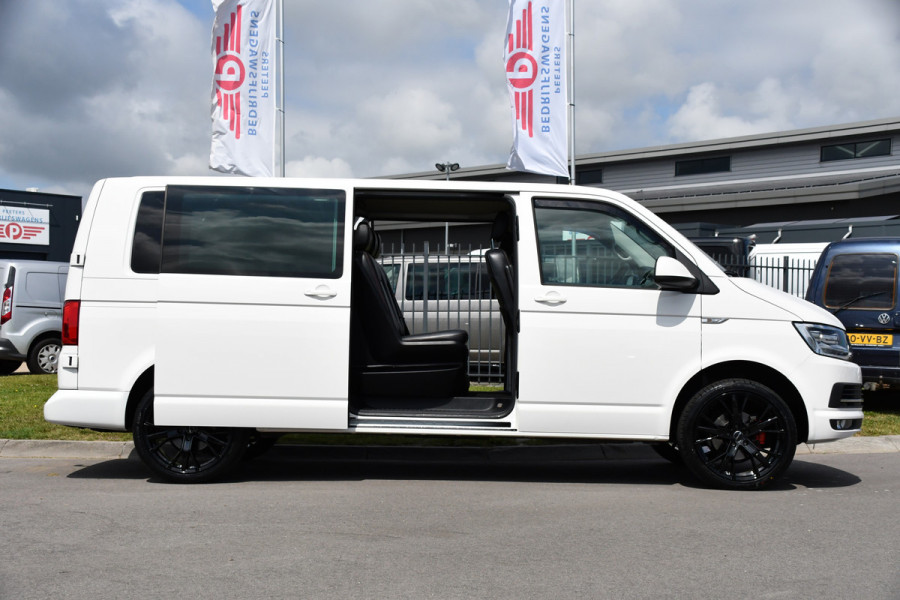 Volkswagen Transporter 2.0 TDI L2H1 DC Highline Adaptieve Cruise, Camera, Carplay, NAVI, Automaat, Trekhaak, LED, 150pk, Uniek!