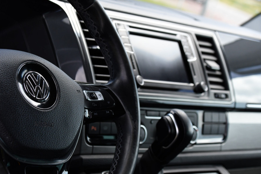 Volkswagen Transporter 2.0 TDI L2H1 DC Highline Adaptieve Cruise, Camera, Carplay, NAVI, Automaat, Trekhaak, LED, 150pk, Uniek!