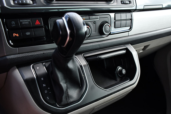Volkswagen Transporter 2.0 TDI L2H1 DC Highline Adaptieve Cruise, Camera, Carplay, NAVI, Automaat, Trekhaak, LED, 150pk, Uniek!