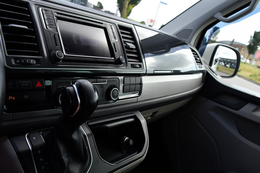 Volkswagen Transporter 2.0 TDI L2H1 DC Highline Adaptieve Cruise, Camera, Carplay, NAVI, Automaat, Trekhaak, LED, 150pk, Uniek!