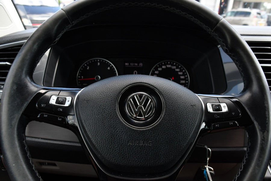 Volkswagen Transporter 2.0 TDI L2H1 DC Highline Adaptieve Cruise, Camera, Carplay, NAVI, Automaat, Trekhaak, LED, 150pk, Uniek!
