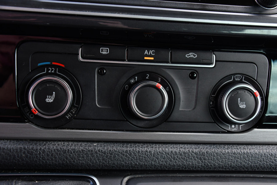 Volkswagen Transporter 2.0 TDI L2H1 DC Highline Adaptieve Cruise, Camera, Carplay, NAVI, Automaat, Trekhaak, LED, 150pk, Uniek!