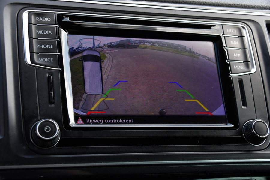 Volkswagen Transporter 2.0 TDI L2H1 DC Highline Adaptieve Cruise, Camera, Carplay, NAVI, Automaat, Trekhaak, LED, 150pk, Uniek!