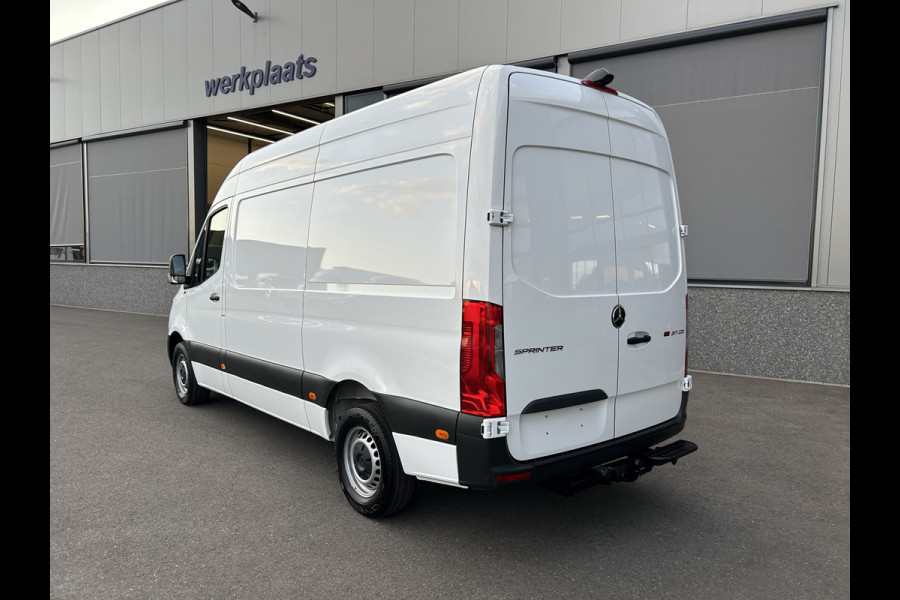 Mercedes-Benz Sprinter 317 CDI L2 H2 Trekhaak / MBUX / Navigatie / Camera / Cruise control / Airco / 270 Graden achterdeuren