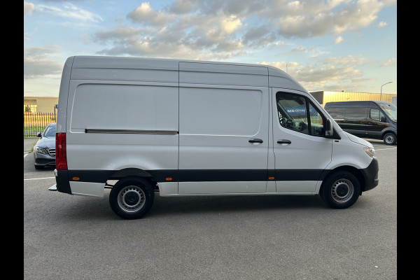 Mercedes-Benz Sprinter 317 CDI L2 H2 Trekhaak / MBUX / Navigatie / Camera / Cruise control / Airco / 270 Graden achterdeuren