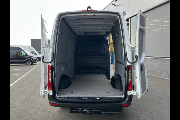 Mercedes-Benz Sprinter 317 CDI L2 H2 Trekhaak / MBUX / Navigatie / Camera / Cruise control / Airco / 270 Graden achterdeuren