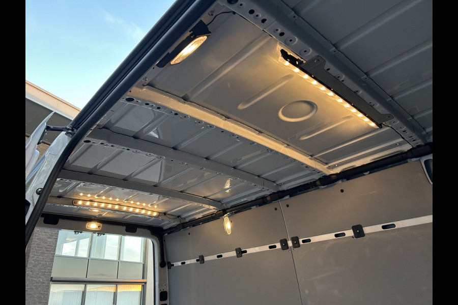 Mercedes-Benz Sprinter 317 CDI L2 H2 Trekhaak / MBUX / Navigatie / Camera / Cruise control / Airco / 270 Graden achterdeuren