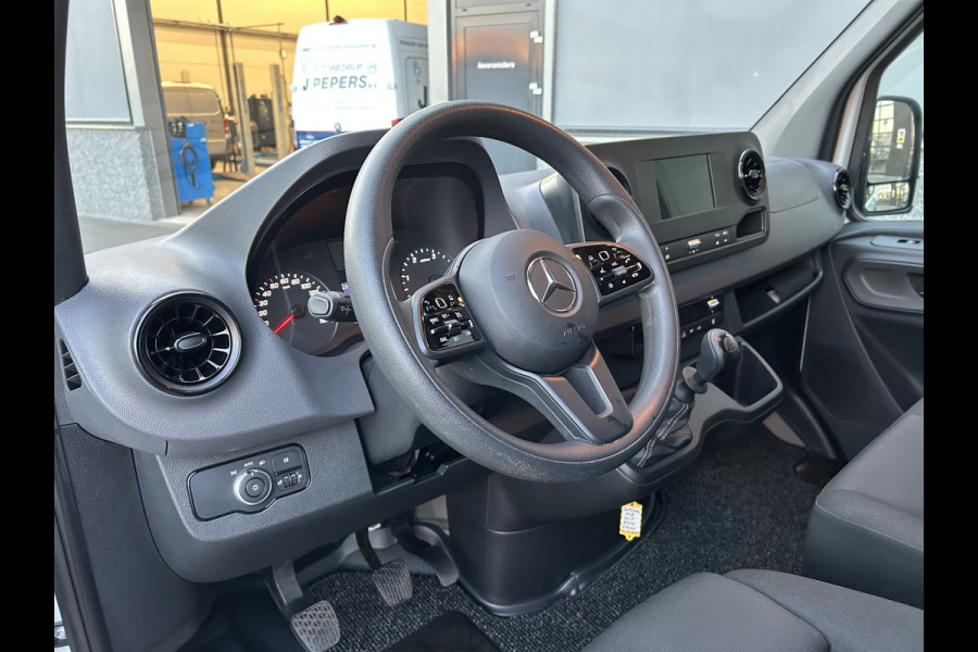 Mercedes-Benz Sprinter 317 CDI L2 H2 Trekhaak / MBUX / Navigatie / Camera / Cruise control / Airco / 270 Graden achterdeuren