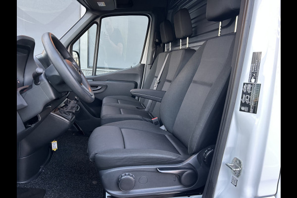 Mercedes-Benz Sprinter 317 CDI L2 H2 Trekhaak / MBUX / Navigatie / Camera / Cruise control / Airco / 270 Graden achterdeuren